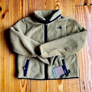 The North Face women’s Campshire short fleece jacket in British Khaki